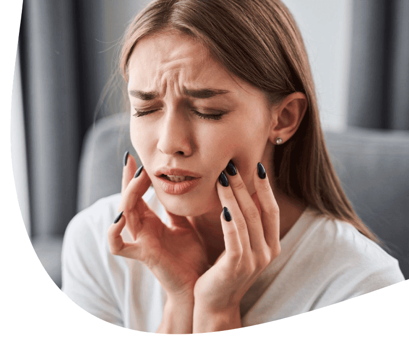 Ból zębów młodej kobiety