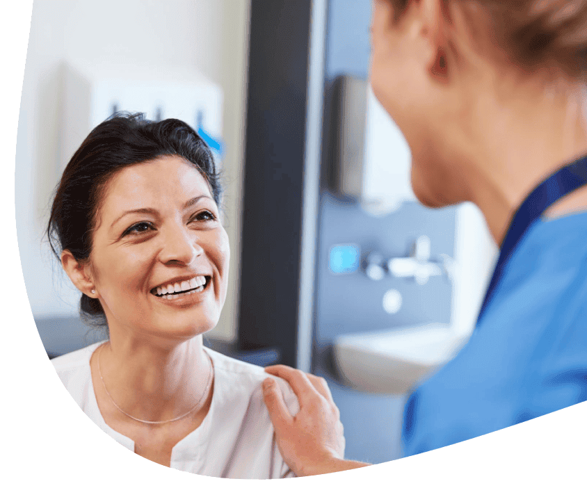 Uśmiechająca się pacjentka do pani doktor